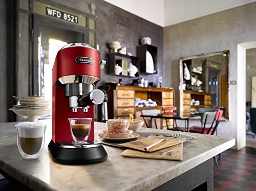 De'longhi Dedica - Cafetera de Bomba de Acero Inoxidable para Café Molido o Monodosis, Cafetera para Espresso y Cappuccino, Depósito de 1.3 Litros, Sistema Anti-goteo, EC685.R, Rojo