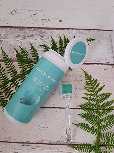 Dermaroller 1.0mm Por Skin Radiance UK - Rodillo Facial - Resultados increíbles contra las arrugas, manchas de edad, acné y cicatrices, exfoliación profunda para producir piel más claro!
