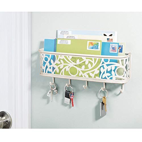 mDesign Guardallaves con Cesta metálica para Pasillo y Cocina – Compacto Llavero de Pared con Bandeja para Cartas y 5 Ganchos para Colgar – Colgador de Llaves de Metal para Pared – Crema/Beige