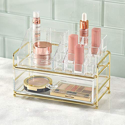 mDesign Organizador de maquillaje – Práctica caja transparente para organizar cosméticos en el baño o el dormitorio – Estante de maquillaje con 16 compartimentos y un cajón – dorado latón/transparente