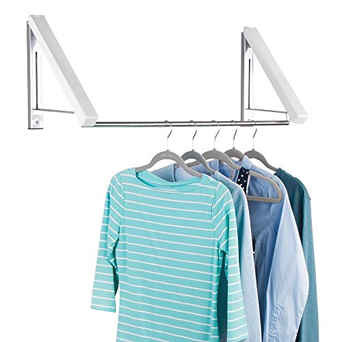 mDesign Perchero de pared para la lavandería, el baño o el dormitorio – Práctico colgador de ropa de metal para la ropa de la tintorería – Escuadra metálica de pared para perchas de ropa – blanco