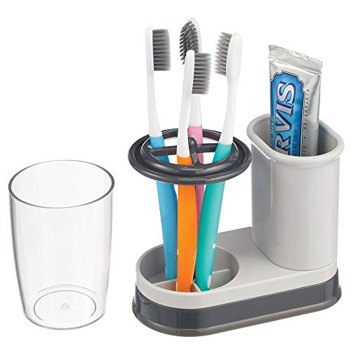 mDesign Portacepillos con vaso para enjuague bucal – Vaso para cepillo de dientes de calidad con tapa – Soporte para cepillos de dientes y pasta dental hecho de plástico – gris claro y gris oscuro