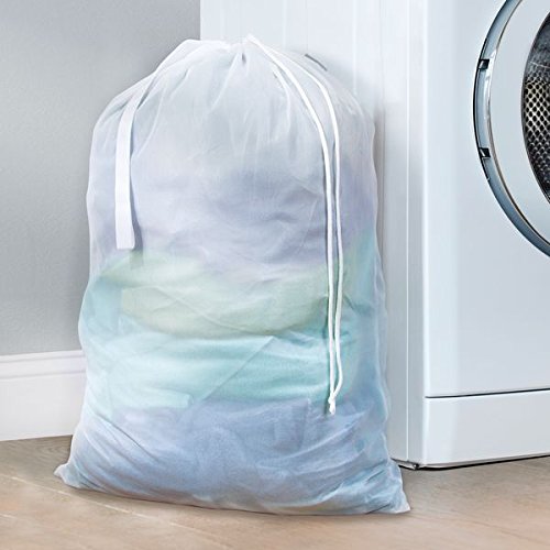 mDesign Saco para ropa sucia – Práctica bolsa para la colada de tejido de red transpirable – Para ropa húmeda y seca – Duradera bolsa de lavado para la lavadora – Bolsa de ropa para viajes – blanco