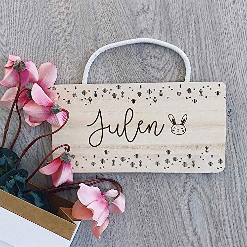 MONAMÍ - Cartel Infantil de Madera Personalizado con Cuerda para Colgar. Cartel Personalizado de 21x11 cm y 0,8 cm de Grosor, Ideal para Decorar la habitación del bebé.