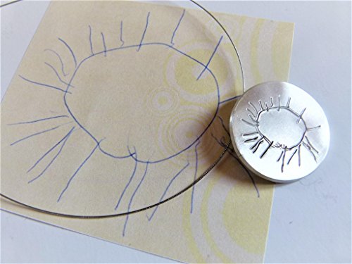 MUNOTA- Colgante Personalizado de Plata con TU Propio Dibujo Grabado. (Largo 50cm). Regalo Sorprendente para el Dia de la Madre, Abuelas, Amigas. Un Regalo Que emociona, diseñado por ti.