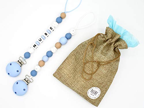 NUBE. Chupetero Personalizado con el Nombre del Bebe Niño. Alivio de las Molestias Propias de la Dentición. Diseño Exclusivo. Práctica Bolsa de Regalo.(BLUE)