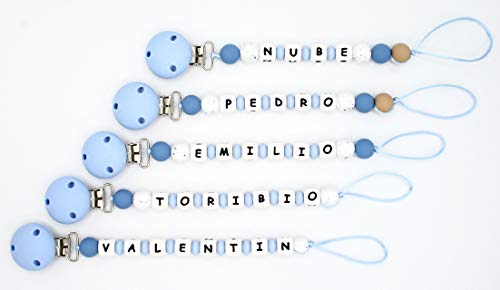NUBE. Chupetero Personalizado con el Nombre del Bebe Niño. Alivio de las Molestias Propias de la Dentición. Diseño Exclusivo. Práctica Bolsa de Regalo.(BLUE)