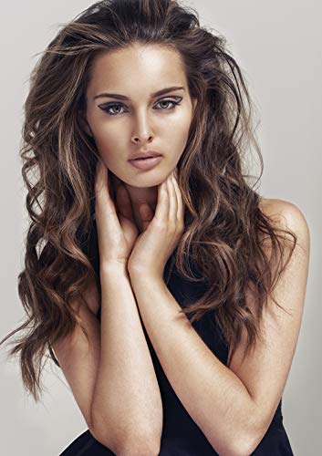 Paleta de 3 sombras góticas de contouring con espejo grande.