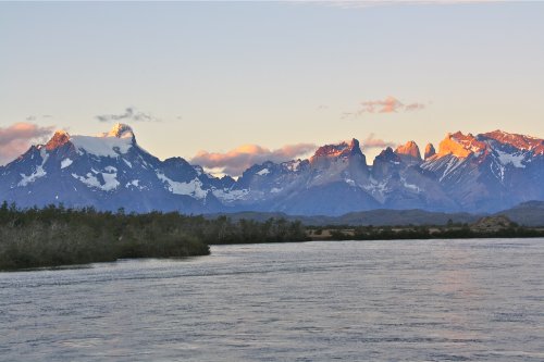 Patagonia for/by Ordinary People: Keeping Track of Megallan (English Edition)