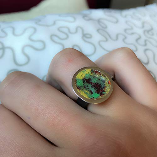 Precioso anillo realizado en plata de ley y esmalte al fuego. Anillo de diseño exclusivo. Talla diámetro interior 17,5 mm