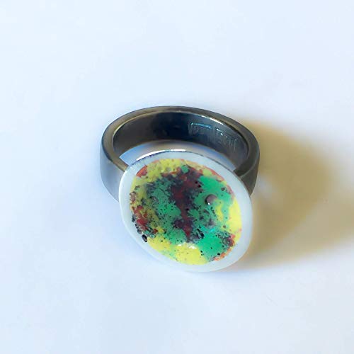 Precioso anillo realizado en plata de ley y esmalte al fuego. Anillo de diseño exclusivo. Talla diámetro interior 17,5 mm
