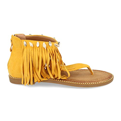 Sandalia Plana de Esclava con Talon Cubierto, Flecos, Adorno de Conchas Marinas, Tachuelas y Cremallera. Primavera Verano 2020. Talla 36 Amarillo