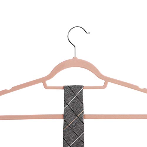 SONGMICS Perchas de Terciopelo, Paquete de 50, Antideslizantes, 0.6 cm Espesor, Espacio Mínimo, Ganchos Giratorios de 360°, 45 cm Ancho, para Abrigo, Chaqueta, Vestido, Pantalón, Rosa Claro CRF50PK