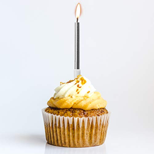 TOYMIS 24 Piezas Velas de Cumpleaños Metálicas en Titulares Velas Altas de Pastel de Cumpleaños Velas Largas y Finas de Cupcake para Cumpleaños Fiesta de Bodas Decoración de Baby Shower (Plata)