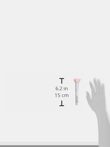 WET N WILD Flat Top Brush by Wet 'n' Wild