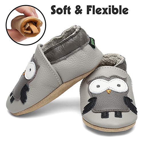 Zapatillas de Cuero Bebe Niño Niña Blandos Flexibles Zapatos para Gatear Infantil Antideslizante Zapatitos Primeros Pasos Comodas Ligeros Pantuflas Bebé, Búho Gris 12-18 Meses