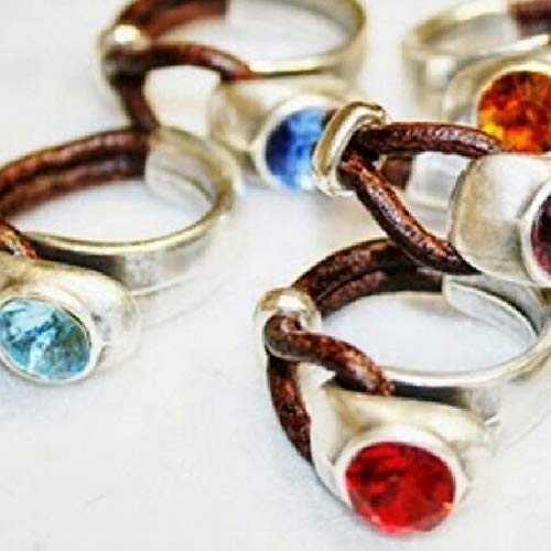 Anillo Ajustable Mujer Cuero y Zamak Bañado en Plata Cristal Swarovski Estilo uno de 50 Regalos para Ella Combinar con Pendientes Hippie a Juego Swaroski Regalo Mujer Anillo Cuero Anillo Rojo. Ibiza