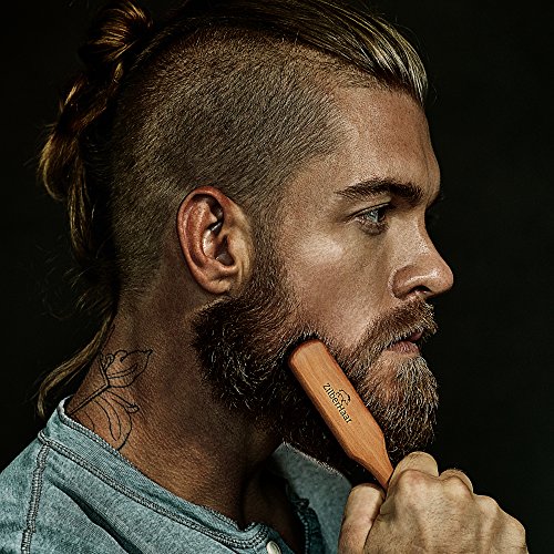 Cepillo para barba de ZilberHaar - Cerdas rígidas - Cerdas de jabalí y madera de peral - Cepillo de aseo de hombre para barba - Alisa y acondiciona la barba - Funciona con aceite y bálsamo para barba - Fantástico accesorio de viaje