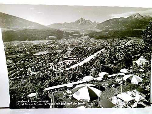 Innsbruck. Hungerburg. Hotel Maria Brunn. Terrasse mit Blick auf die Stadt. Alte AK s/w. Panoramablick, Gebirgskullisse, Tirol, Österreich