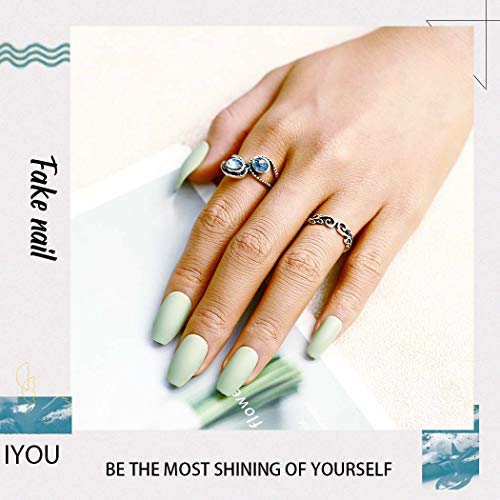 IYOU Moda mate falsas uñas sólidas color gris verde falso falso falso ataúd de cubierta completa uñas consejos juegos de fiesta Prom Clip en las uñas para las mujeres y las niñas (24 piezas)