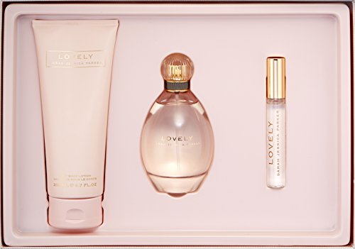 Lovely De Sarah Jessica Parker Para Mujeres 3 Pza. Set De Regalo (Eau De Parfum Vaporizador 3.4 Oz + Loción Corporal 6.7 Oz + Eau De Parfum Roller Ball 0.34 Oz Miniatura)