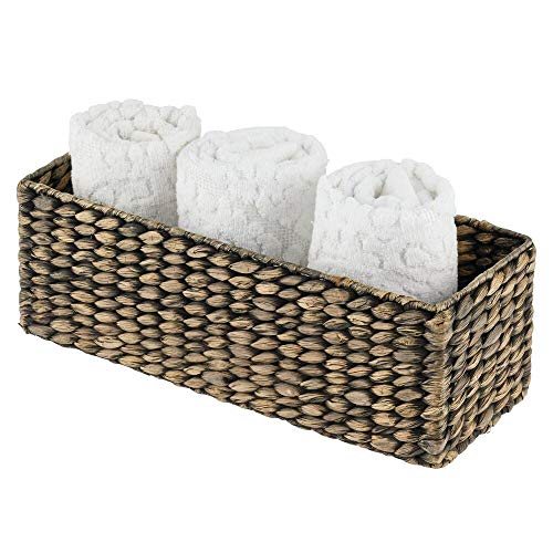 mDesign Cesta organizadora de jacinto de agua natural – Cesta trenzada decorativa y apilable – Organizador de baño ideal para almacenaje – marrón oscuro