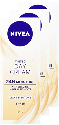NIVEA Diarios Esenciales Tinted Día Crema Hidratante Natural SPF 15, 50 ml - Paquete de 3