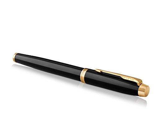 PARKER IM, pluma estilográfica lacada en negro con adorno dorado, plumín fino y recambio de tinta azul (1931645)