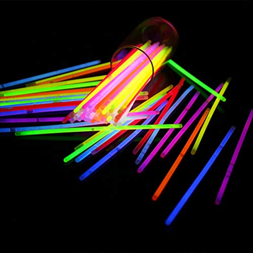 TOYANDONA 50pcs Glowsticks Glow in The Dark Pulseras Apoyos de vítores Palos de luz para la Fiesta de cumpleaños Concierto Suministros (Color Aleatorio)