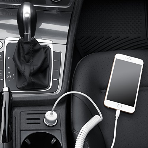 AmazonBasics - Cargador de coche con cable Lightning en espiral, de 5 V y 2,4 A, 0,45 m - Blanco