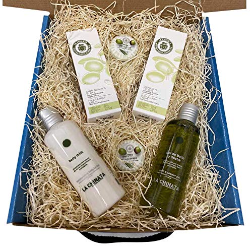 Estuche de cosmética con crema de pies y codos, crema de manos y uñas, gel de baño, bodymilk corporal y pastilla de jabón para regalar