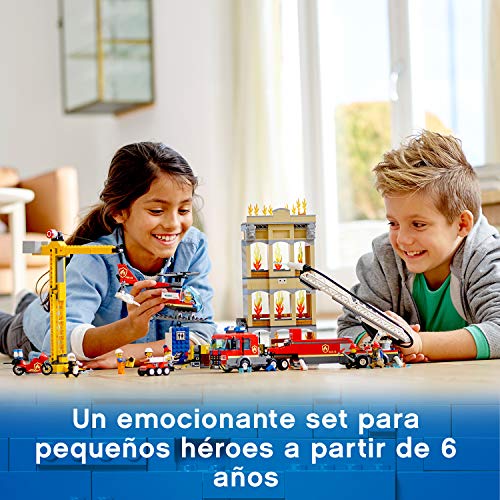 LEGO City - Fire Brigada Distrito Centro, Juguete Divertido y Creativo de Bomberos con Camión, Grúa, Edificio, Moto y Helicóptero (60216)