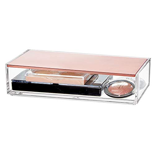 mDesign Caja de maquillaje pequeña con tapa – Organizador de cosméticos para baño y tocador – Cajas de plástico transparente para organizar maquillaje, pintalabios y más – transparente y dorado rojizo