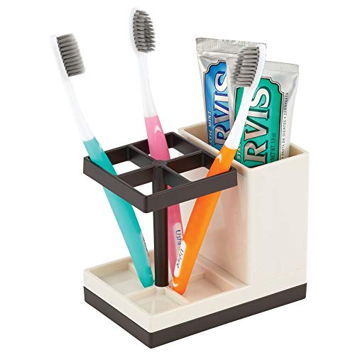 mDesign Soporte para cepillos de dientes independiente – Portacepillos con espacio para 4 cepillos dentales y dentífrico – Organizador de productos de higiene dental – color crema y bronce