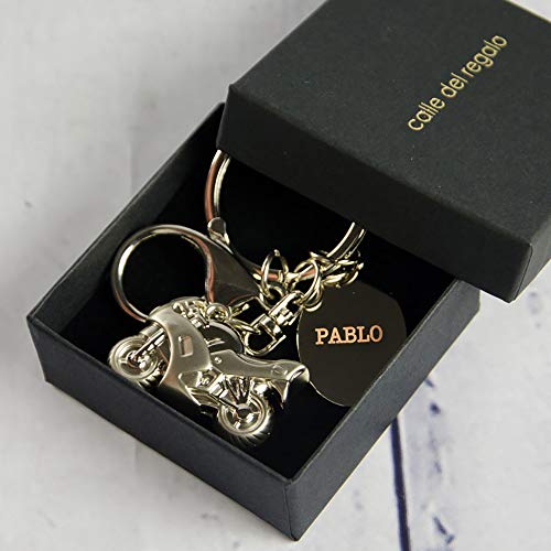 Regalo Personalizado para Moteros: Llavero con una Moto y Grabado con el Texto Que tú Quieras