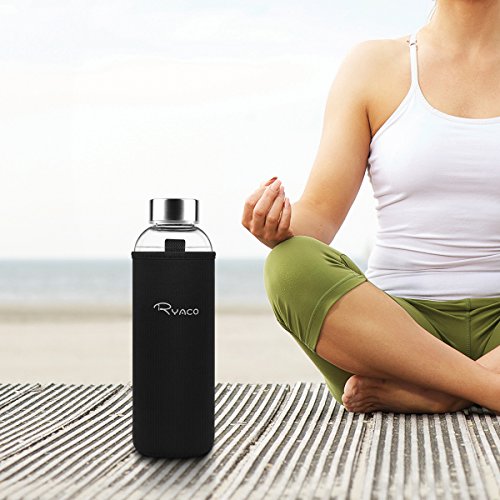 Ryaco Botella de Agua Cristal 550ml, Botella de Agua Reutilizable 18 oz, Sin BPA Antideslizante Protección Neopreno Llevar Manga y Cepillo de Esponja