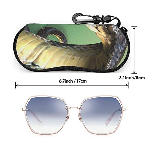 SDFGJ Estuche para gafas de sol con mosquetón, estuche blando para lentes portátiles 3d King Cobra La serpiente venenosa más larga del mundo