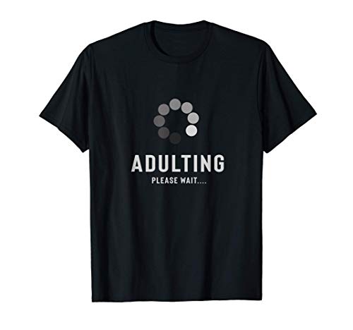 Adulting Please Wait Regalos del feliz 18 cumpleaños Camiseta