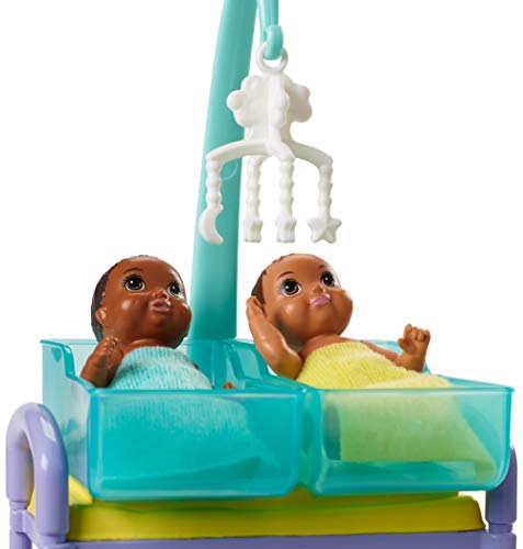 Barbie Quiero Ser pediatra, muñeca morena con bebés y accesorios (Mattel GKH24)