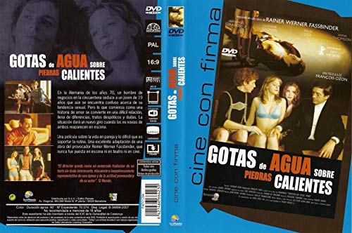 Gotas de Agua Sobre Piedras Calientes