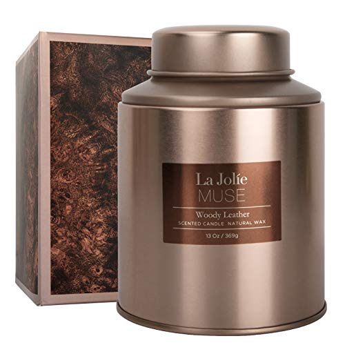 La Jolíe Muse Vela perfumada de Cuero leñoso, Vela de Cera Natural para el hogar, 100 Horas de combustión Prolongada, bálsamo de Pimienta Rosa, Clavo de guaiacwood, Vela navideña, Lata, 13 oz / 369 g