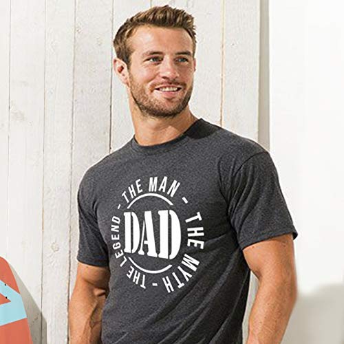 MIMUSELINA Regalo Padres Primerizos | Regalo Original para Papas | Pack Dia del Padre de Camiseta (Talla L), Taza y Llavero de Madera Dad, con Sello