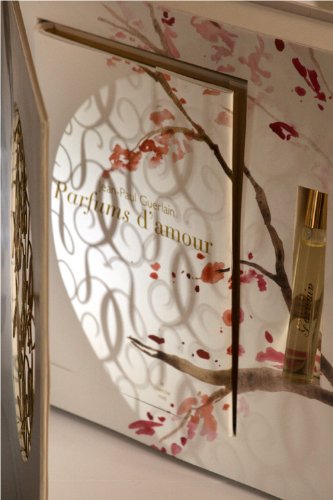 Parfums d'amour : Avec un flacon de "Spiritueuse Double Vanille"