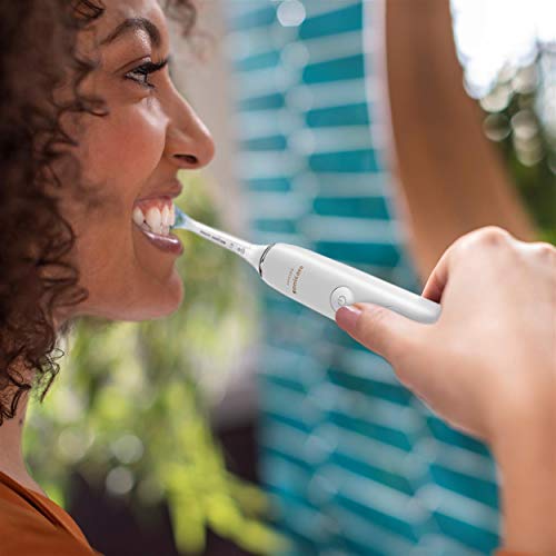 Philips Pack doble cepillos eléctricos DiamondClean 9000 en BLANCO, Cepillos conectados con app y tecnología sónica con 4 modos de cepillado, cabezales antiplaca C3, vaso cargador y base de carga