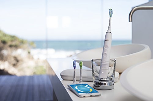 Philips Sonicare DiamondClean Smart HX9903/03 - Cepillo de dientes eléctrico con App de formación personalizada, sensor de presión, 4 modos, 3 cabezales, vaso cargador y estuche, color blanco