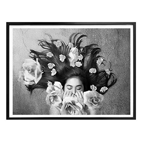 Póster Sulistyono – Cuadro de pared decorativo fotografía blanco y negro de mujer flores rosas dormir sin accesorios Wall-Art, Blanco y negro., 30x24 cm