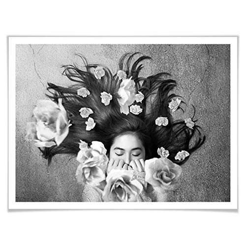 Póster Sulistyono – Cuadro de pared decorativo fotografía blanco y negro de mujer flores rosas dormir sin accesorios Wall-Art, Blanco y negro., 30x24 cm