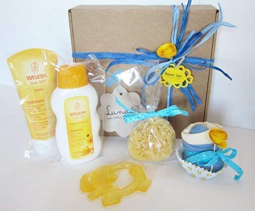 Canastilla Ecológica"Bienvenido Bebé" | Set con Productos Weleda, Cupcake (Babero Tommee Tippee + Calcetines en Algodón BIO), Esponja natural Suavinex y Mordedor Refrigerante | Tono Azúl, Para Niños