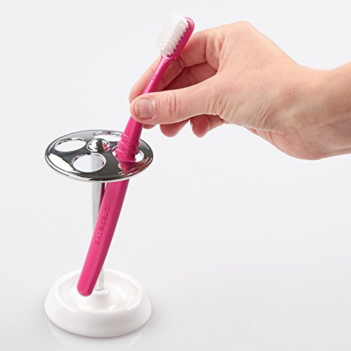InterDesign York Portacepillos de dientes, soporte para utensilios de maquillaje en cerámica, organizador de baño, blanco/plateado