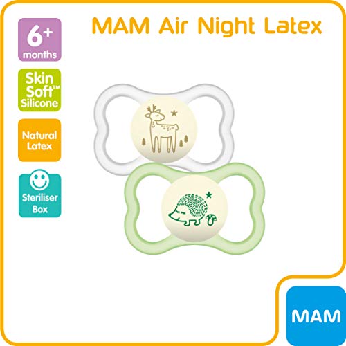 MAM - Juego de 2 chupetes de látex con funda de viaje autoesterilizante, artículos esenciales para recién nacidos, verde/blanco, (diseños pueden variar)